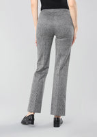 Pull-on palazzo pant in grey and black with tummy control waistband that gives every shape the most flattering fit. A comfortable material with a subtle print that is easy to match with a number of different colours -but is especially chic with black or a crisp white shirt. This brand creates pants that are perfect to wear at work, on your days off, or just while running errands.